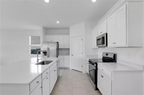 Kitchen - 3337 Night Star Ter, Parrish, FL 34219 photo 5 of 6