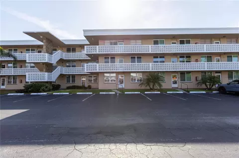 4915 Bay St NE #224, Saint Petersburg, FL 33703