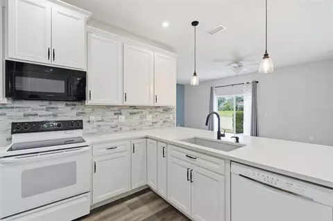 Kitchen - 11214 Sailbrooke Dr, Riverview, FL 33579 photo 2 of 4