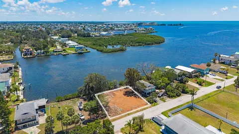 6646 Seaview Blvd, Hudson, FL 34667