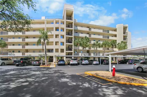 225 Country Club Dr #1604, Largo, FL 33771