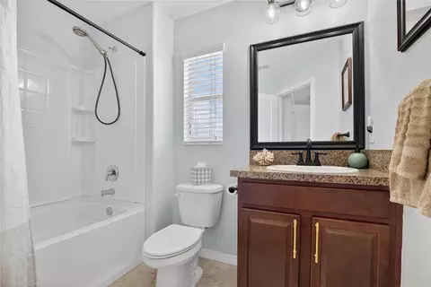 Bath - 12944 Utopia Gardens Way, Riverview, FL 33579 photo 2 of 5