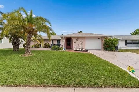 9252 Glen Moor Ln, Port Richey, FL 34668