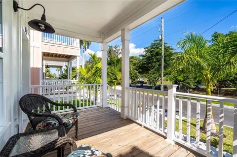 Exterior - 340 6th St E, Bradenton, FL 34208 photo 4 of 4