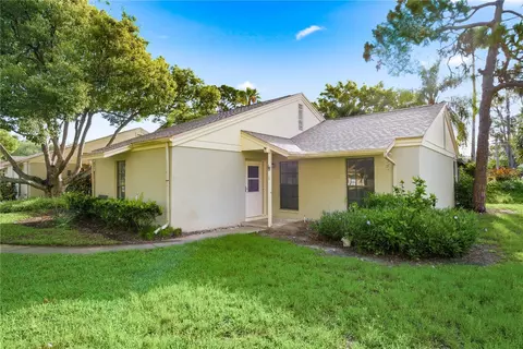 18 Windrush Bay Dr, Tarpon Springs, FL 34689