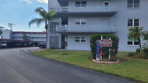 5660 80th St N #A107, Saint Petersburg, FL 33709