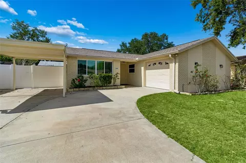 8806 Oak Cir, Tampa, FL 33615