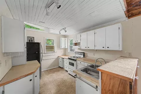 Kitchen - 232 Cutrone Rd, Winter Haven, FL 33880 photo 1 of 4