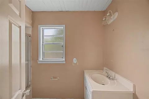 Bath - 232 Cutrone Rd, Winter Haven, FL 33880 photo 3 of 4