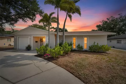 2575 Granada Cir E, Saint Petersburg, FL 33712