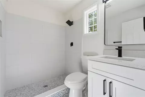 Bath - 5065 Plumosa St, Spring Hill, FL 34607 photo 3 of 5