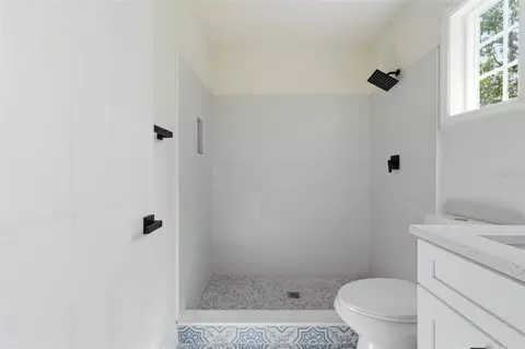 Bath - 5065 Plumosa St, Spring Hill, FL 34607 photo 4 of 5