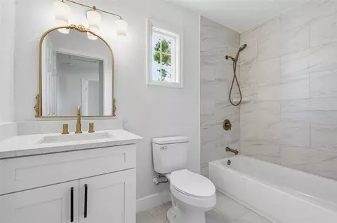 Bath - 5065 Plumosa St, Spring Hill, FL 34607 photo 2 of 5