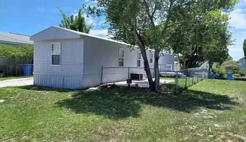 5830 Portsmouth Dr, Tampa, FL 33615