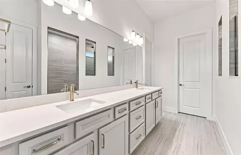 Bath - 17056 Canary Trl, Parrish, FL 34219 photo 1 of 4