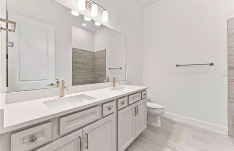 Bath - 17056 Canary Trl, Parrish, FL 34219 photo 3 of 4