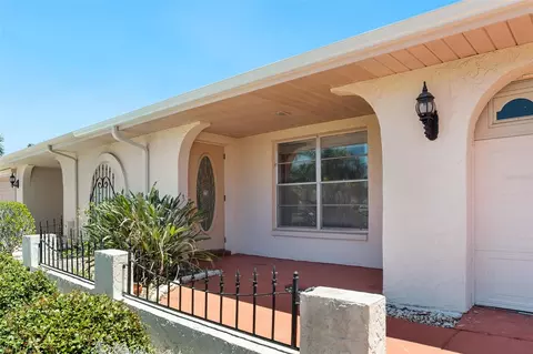 1027 Bluewater Dr, Sun City Center, FL 33573