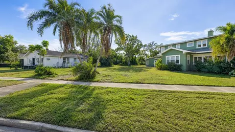 Juanita Way S, Saint Petersburg, FL 33705