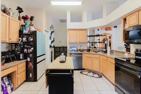Kitchen - 9817 White Barn Way, Riverview, FL 33569 photo 1 of 6