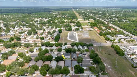 View/Area - 9817 White Barn Way, Riverview, FL 33569 photo 4 of 9