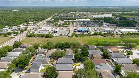 View/Area - 9817 White Barn Way, Riverview, FL 33569 photo 5 of 9