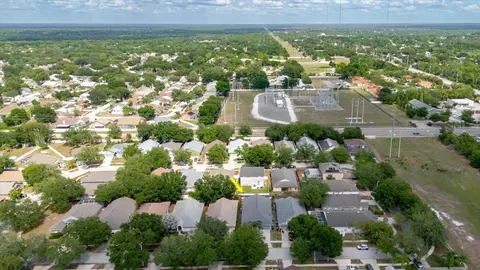View/Area - 9817 White Barn Way, Riverview, FL 33569 photo 3 of 9