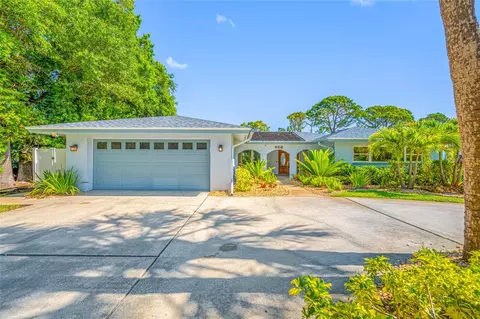 656 Mehlenbacher Rd, Belleair, FL 33756