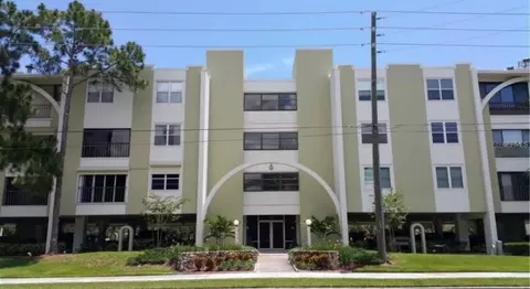4681 1st St NE #405, Saint Petersburg, FL 33703