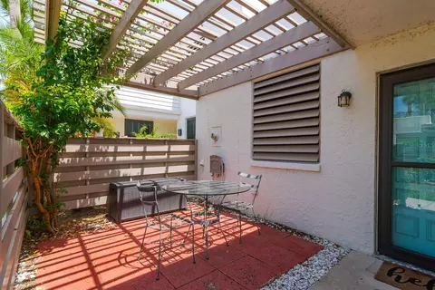Exterior - 318 Timberlake Dr, Bradenton, FL 34210 photo 8 of 32