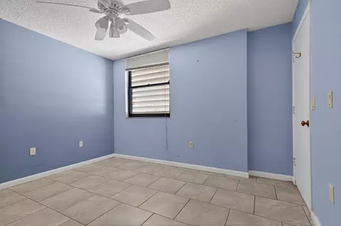 Bedroom - 318 Timberlake Dr, Bradenton, FL 34210 photo 4 of 5
