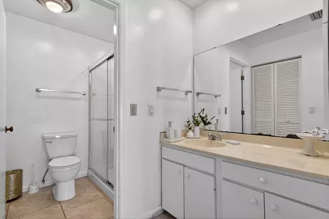 Bath - 318 Timberlake Dr, Bradenton, FL 34210 photo 1 of 4
