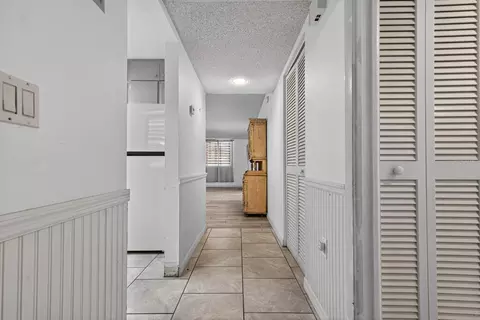 Entry Way - 318 Timberlake Dr, Bradenton, FL 34210 photo 2 of 2