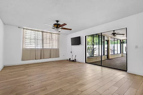 Living - 318 Timberlake Dr, Bradenton, FL 34210 photo 2 of 5