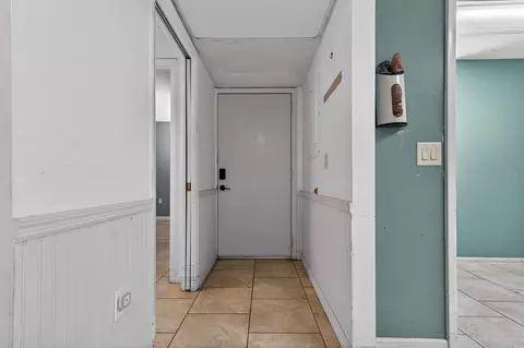 Entry Way - 318 Timberlake Dr, Bradenton, FL 34210 photo 1 of 2