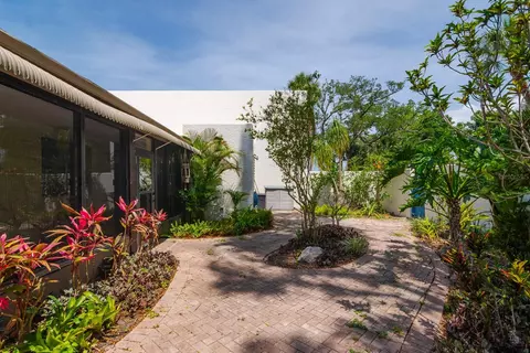 Exterior - 318 Timberlake Dr, Bradenton, FL 34210 photo 13 of 32