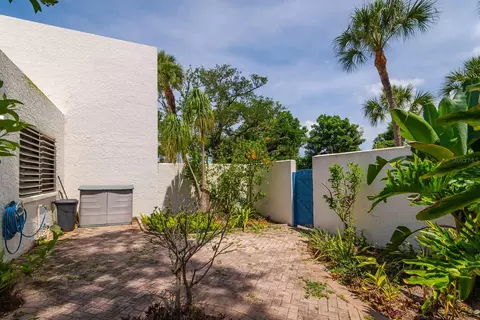 Exterior - 318 Timberlake Dr, Bradenton, FL 34210 photo 15 of 32