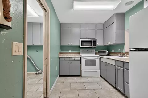 Kitchen - 318 Timberlake Dr, Bradenton, FL 34210 photo 1 of 3