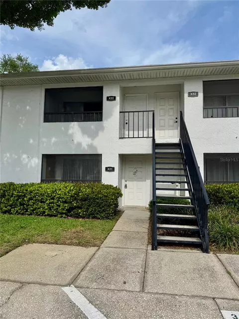 3804 N Oak Dr #X21, Tampa, FL 33611