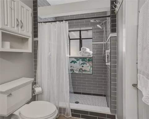 Bath - 324 173rd Ave E, North Redington Beach, FL 33708 photo 2 of 6