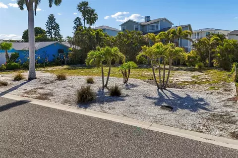211 176th Terrace Dr E, Redington Shores, FL 33708