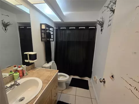 Bath - 7460 Herricks Loop, Orlando, FL 32835 photo 2 of 4