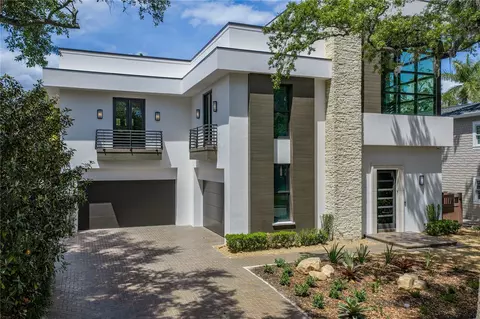 2903 W Hawthorne Rd, Tampa, FL 33611