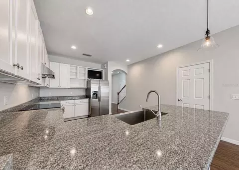Kitchen - 13101 Done Groven Dr, Dover, FL 33527 photo 7 of 8