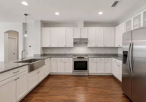 Kitchen - 13101 Done Groven Dr, Dover, FL 33527 photo 6 of 8