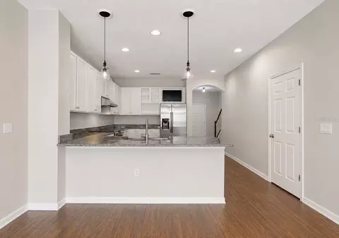 Kitchen - 13101 Done Groven Dr, Dover, FL 33527 photo 3 of 8