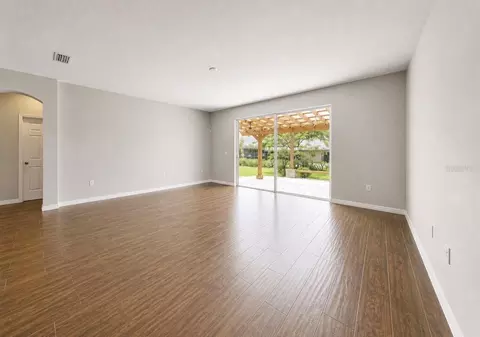 Living - 13101 Done Groven Dr, Dover, FL 33527 photo 6 of 10