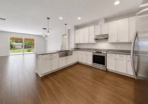 Kitchen - 13101 Done Groven Dr, Dover, FL 33527 photo 4 of 8
