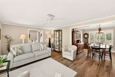 Living - 14339 110th Ter, Largo, FL 33774 photo 2 of 3