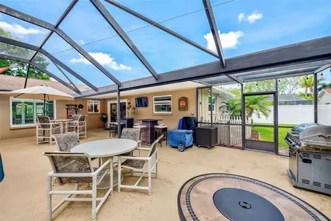 Exterior - 14339 110th Ter, Largo, FL 33774 photo 7 of 14