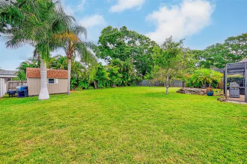 Exterior - 14339 110th Ter, Largo, FL 33774 photo 8 of 14